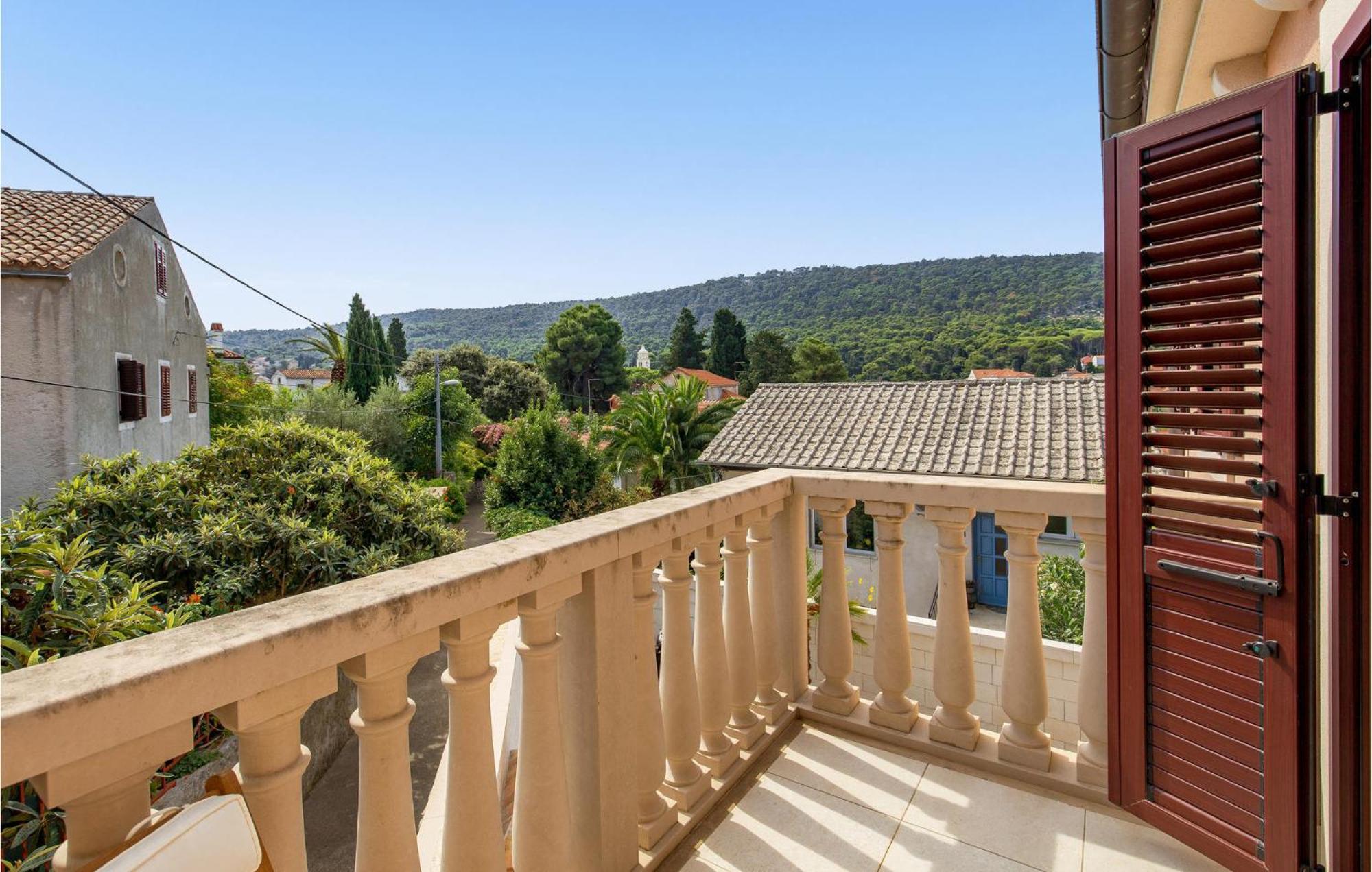 2 Bedroom Awesome Apartment In Veli Losinj Exterior photo