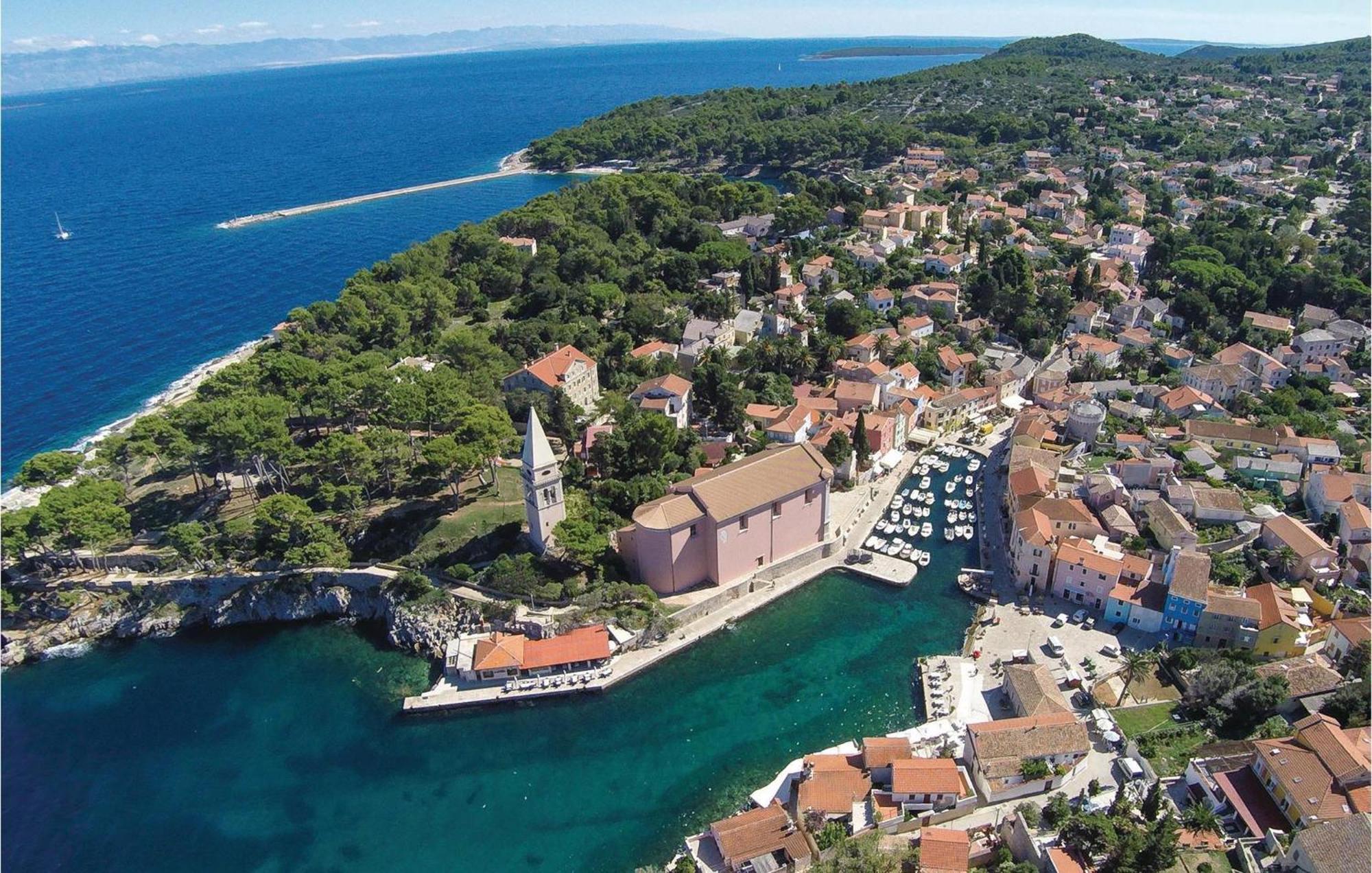 2 Bedroom Awesome Apartment In Veli Losinj Exterior photo